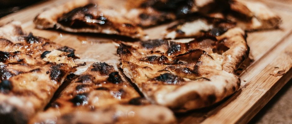 Tarte flambée: Η πίτσα από την Αλσατία με τη γλυκιά εκδοχή