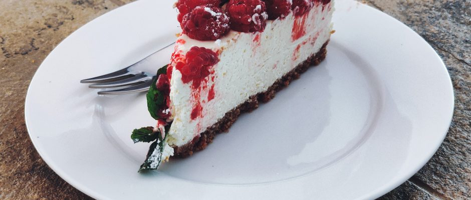 Cheesecake: Το λαχταριστό γλυκό με τις πολλές, απίθανες παραλλαγές