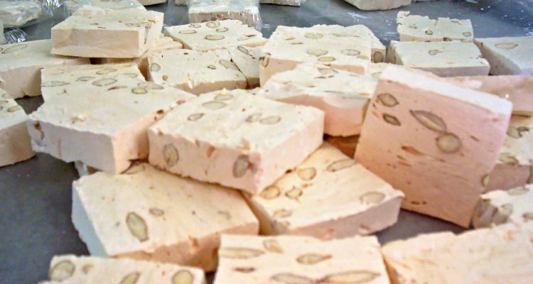 Μαντολάτο: Το παραδοσιακό γλύκισμα από τα Επτάνησα