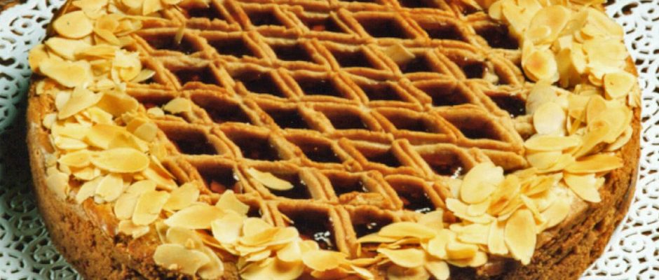 Linzer torte: Η αυστριακή πάστα φλώρα με μαρμελάδα και ξηρούς καρπούς