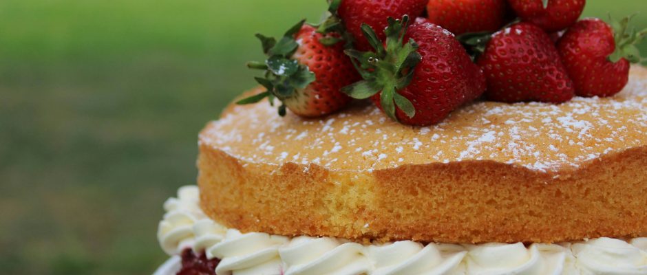 Victoria Sponge: Το αγγλικό κέικ που είναι αφιερωμένο στη βασίλισσα Βικτώρια