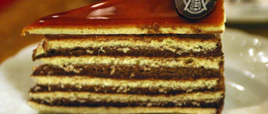 Dobostorta: Το κέικ καραμέλας από την Ουγγαρία που φτιάχτηκε για να κρατάει περισσότερο